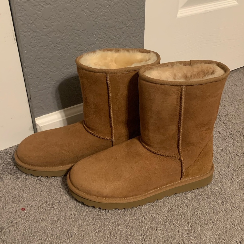 NEW without box UGG Classic Short Size 8 Boots CHESTNUT